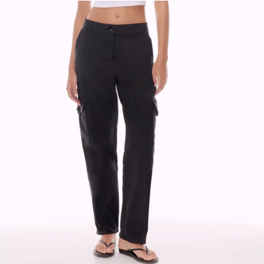 Aritzia Wilfred 90’s Y2K High Rise Modern Cargo Pant Black size 4